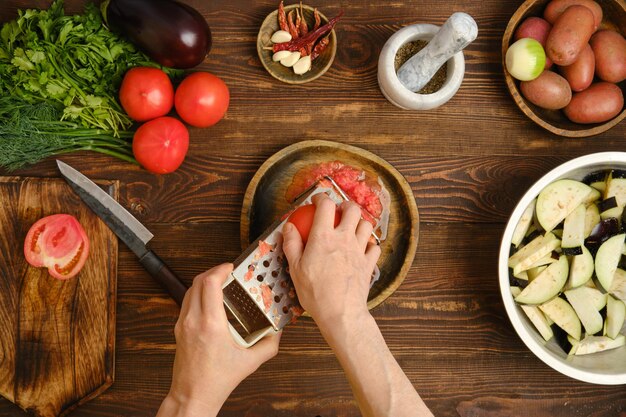 Drevený stôl s varením